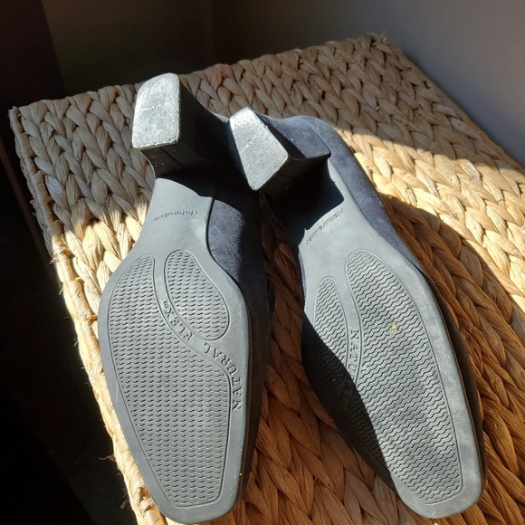 NATURALIZER black suede heels - Picture 2 of 4